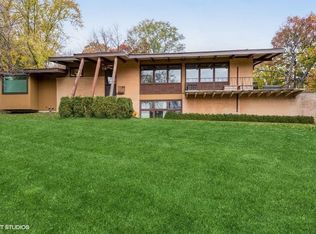 814 E Lake Shore Dr, Tower Lakes, IL 60010