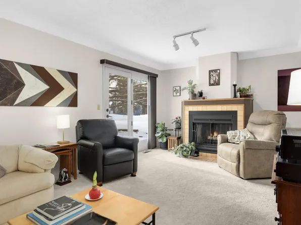 2328 Dorland Ct, Maplewood, MN 55119