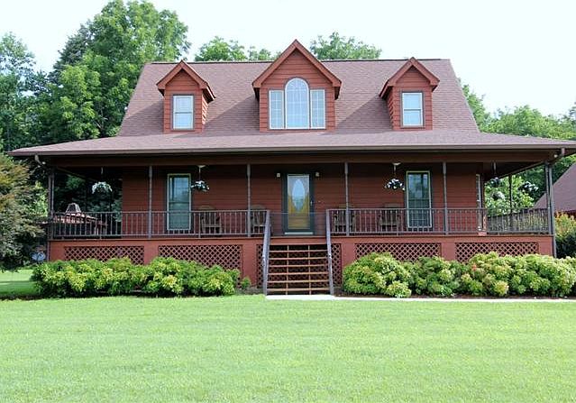 2nd image of 147 Riverbend Trl NE