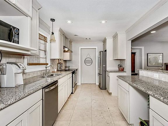 4th image of 108 Fairpoint Dr