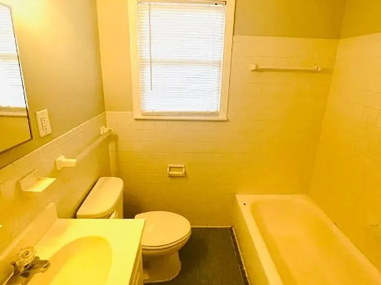 2111 Yarbrough St — Photo 3