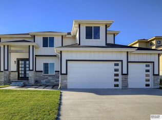 16621 Gilder Ave, Bennington, NE 68007