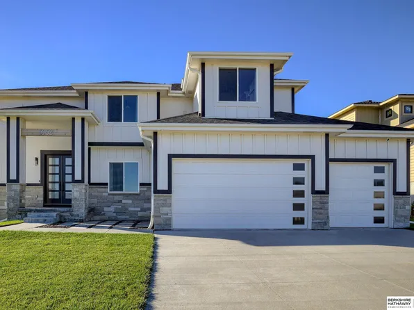 16621 Gilder Ave, Bennington, NE 68007