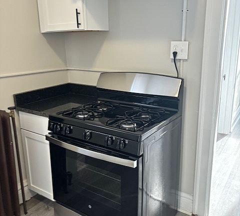 3rd image of 124 1/2 E Sibley St APT 35