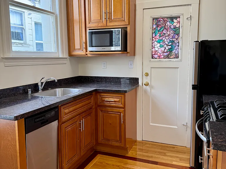 1250 Grove St #11 — Photo 3