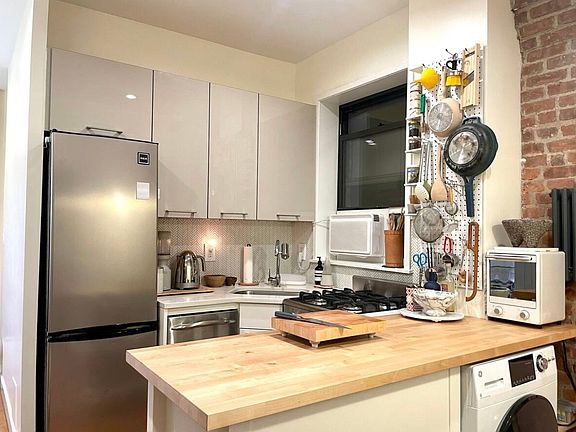 4th image of 21 Catherine St APT 2B