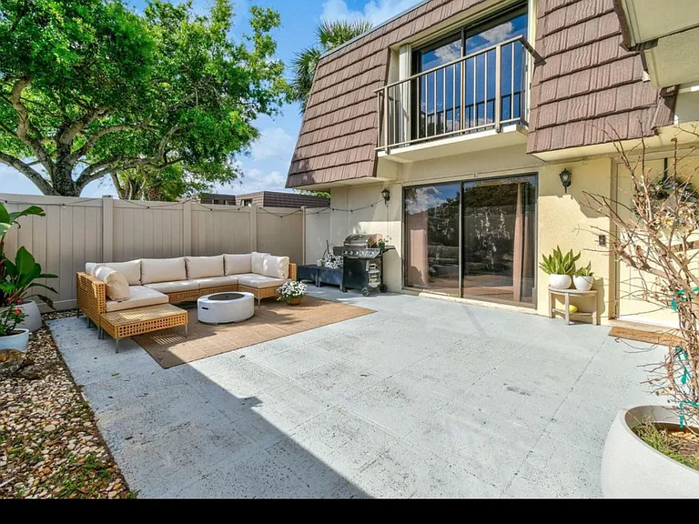 7728 77th Way — Photo 38