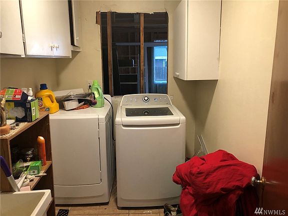 4th image of 4642 191st St SW