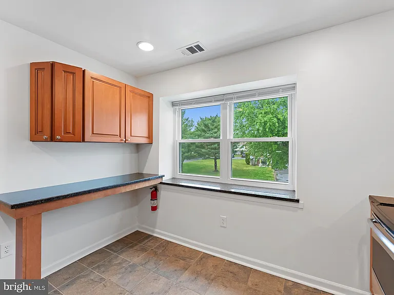 1809 Silver Ct — Photo 10