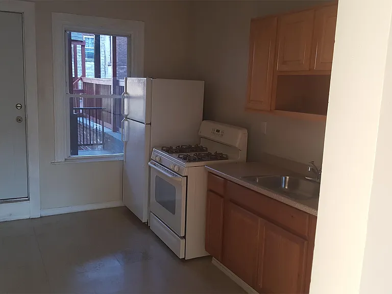 254 Albany Ave #C2 — Photo 3