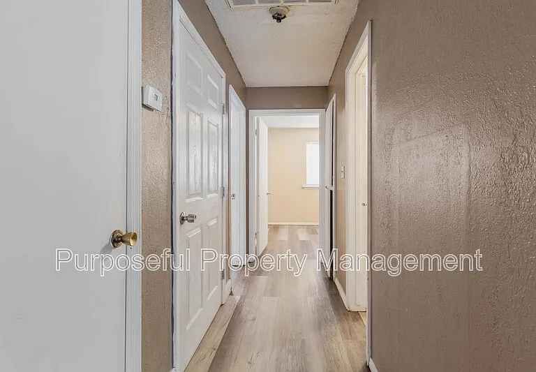 109 SE 42nd St #A — Photo 10