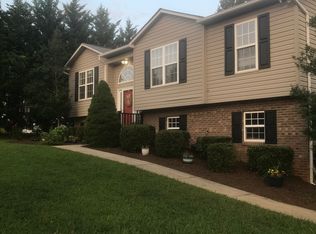 151 Hawksbridge Rd, Mount Airy, NC 27030