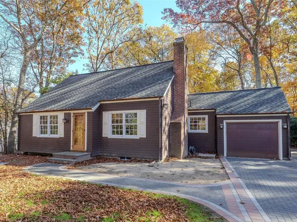 61 Thompson Hay Path, Setauket, NY 11733