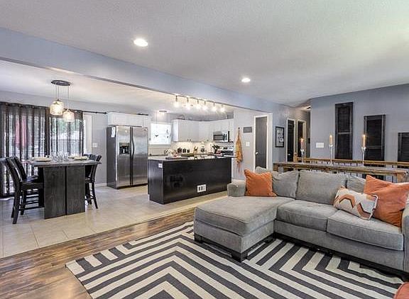 3rd image of 6644 Larsen Ln