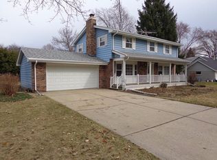 437 S Woodland Dr, Whitewater, WI 53190