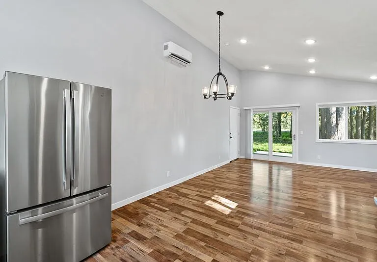 900 Westwood Dr — Photo 10