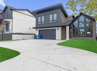 340 W West Chestermere Dr, Chestermere, AB T1X 1B2