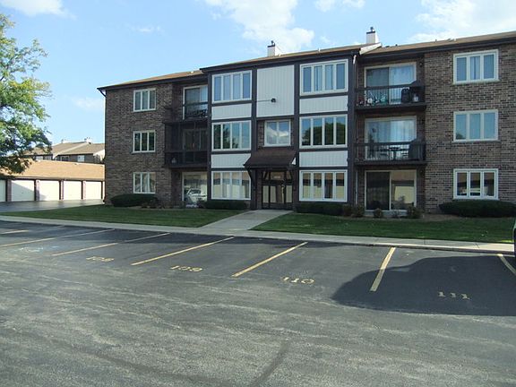 2nd image of 4940 Circle Ct APT 608