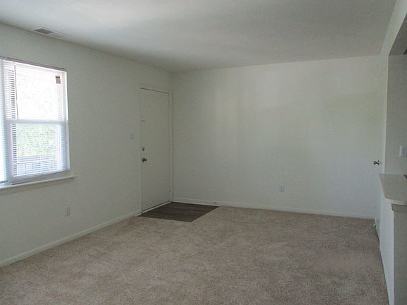 3rd image of 901 Barberton Ct