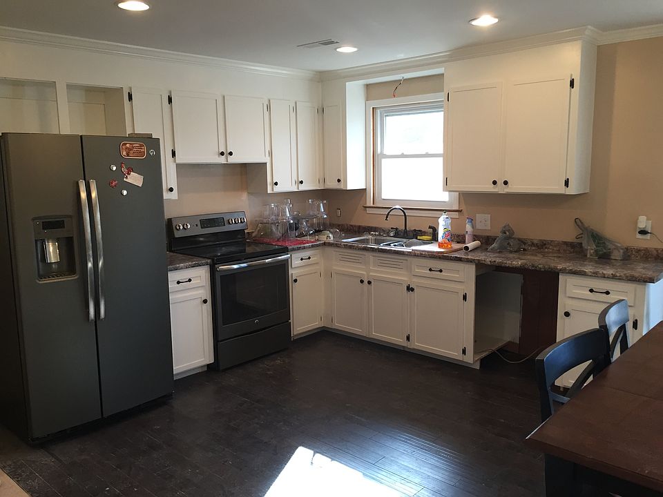 2nd image of 202 Hill St