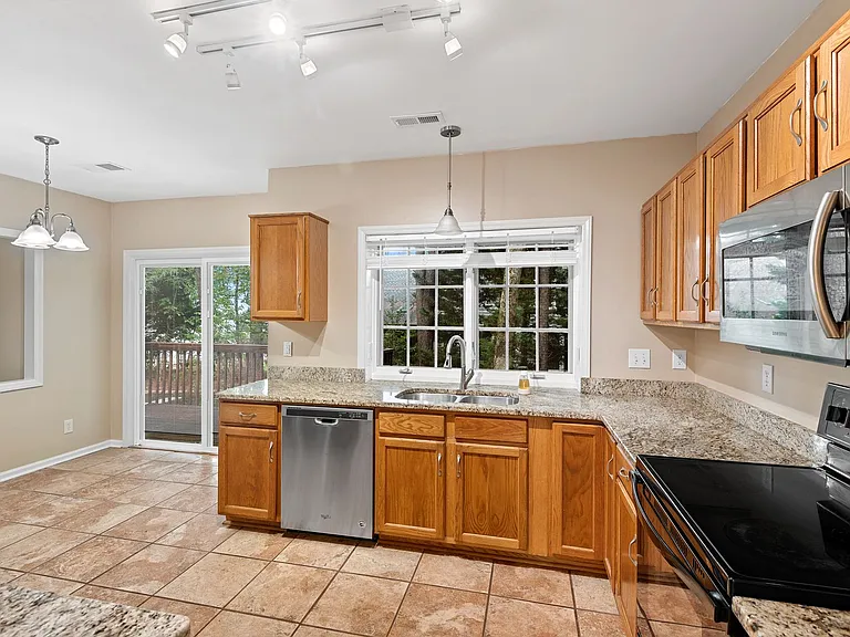 121 Haddonfield Ln — Photo 9