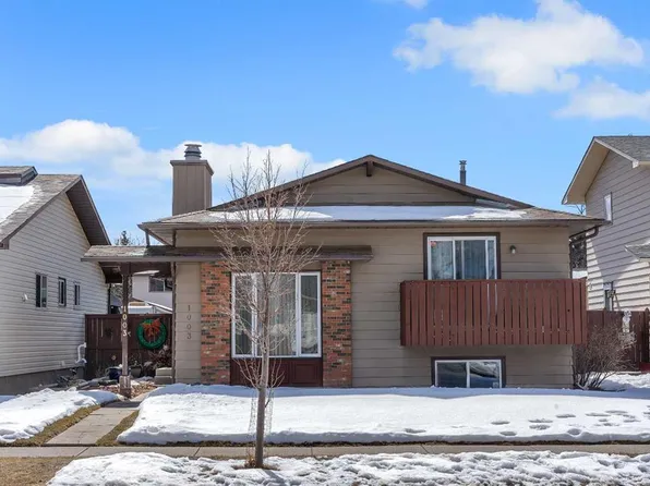 1003 E Berkley Dr NW, Calgary, AB T3K 1E3