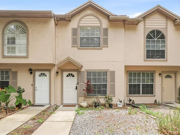 2209 Fletchers Point Cir, Tampa, FL 33613