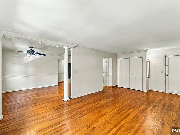 5th image of 201 Oakdene Place #E2
