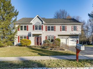 111 Providence Blvd, Kendall Park, NJ 08824