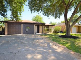 1826 Flamingo Dr, League City, TX 77573