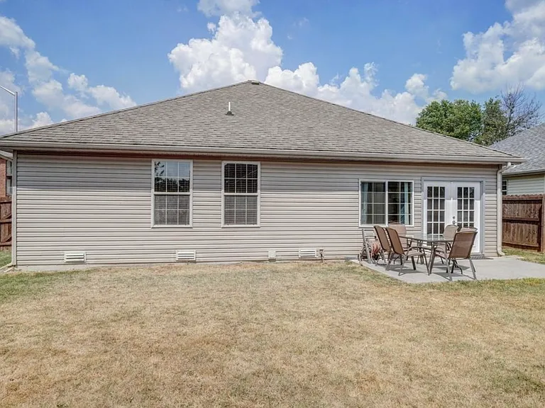 2540 W Delmar St — Photo 27