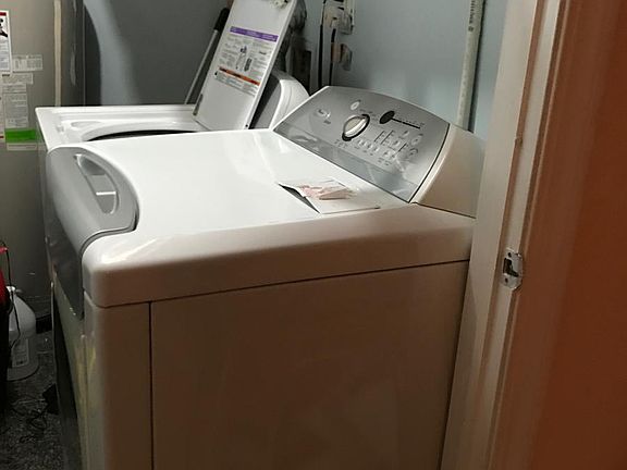 4th image of 1046 W Diversey Pkwy #3
