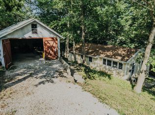 3085 Centerview Rough River Ln, Hudson, KY 40145