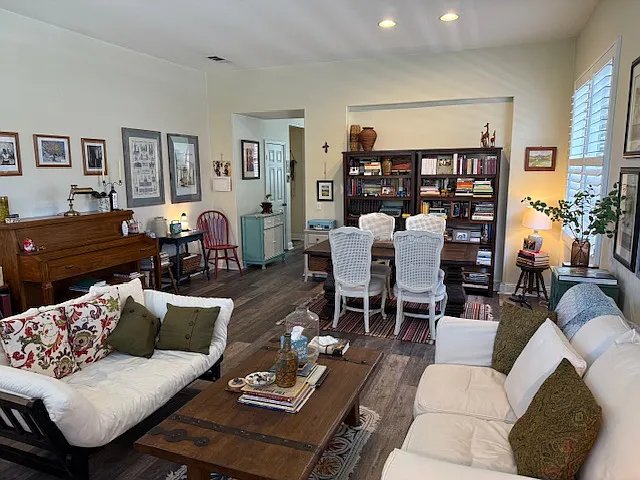 1540 Rose Arbor Ln — Photo 5
