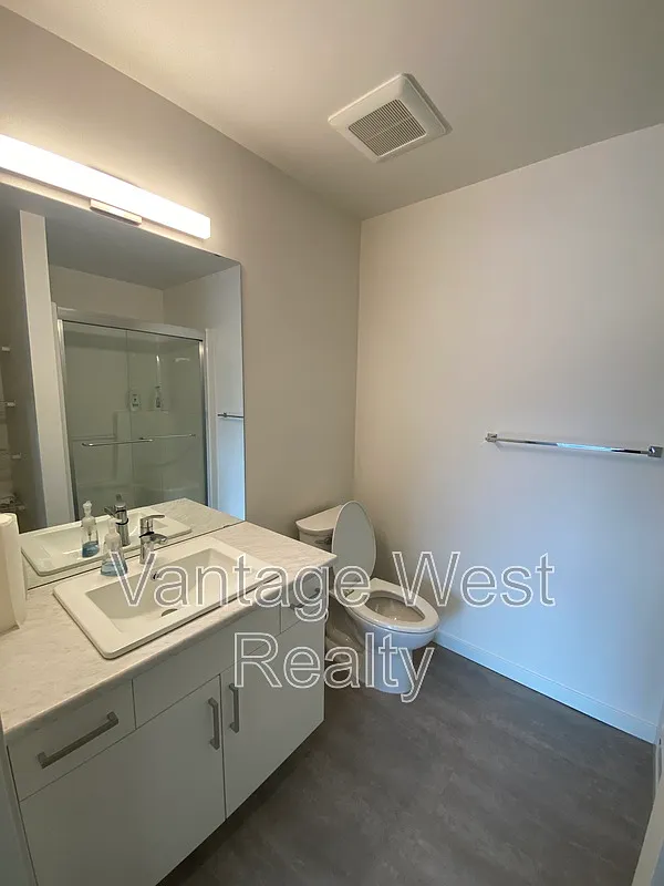 2 bed, 2.0 bath, 888 sqft, $1,800 — Photo 3