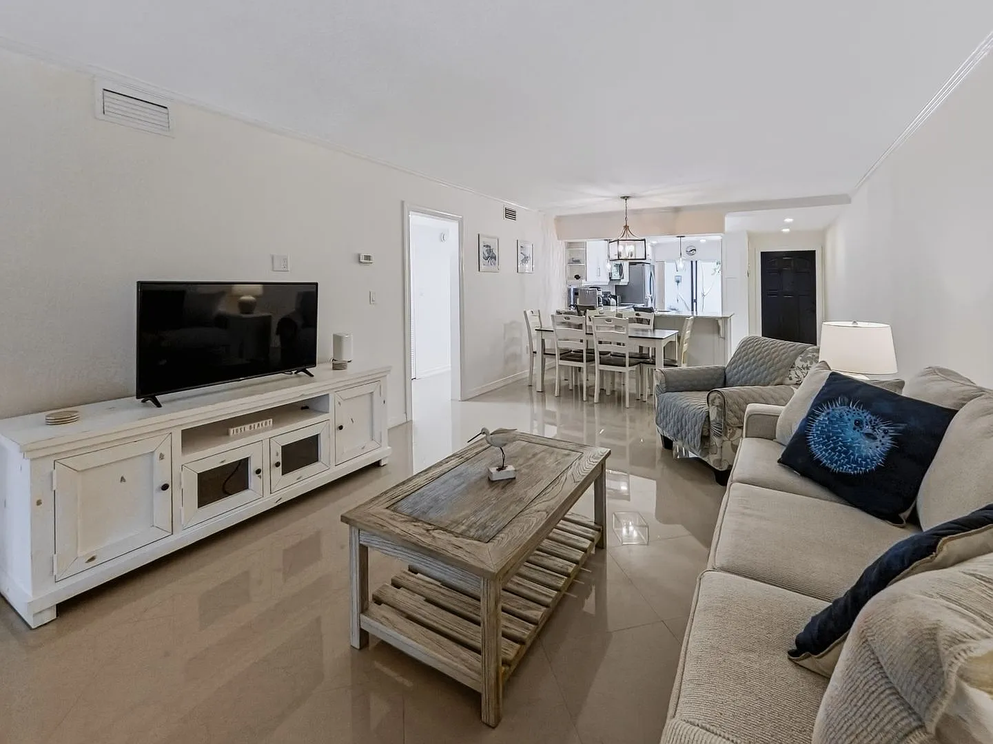 ** Catalina At High Point ** 2 Bed / 2 Bath - Condo - Furnished - Carport - Annual Rental — Photo 3