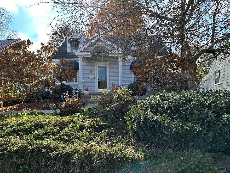 1st image of 842 Forest Dr