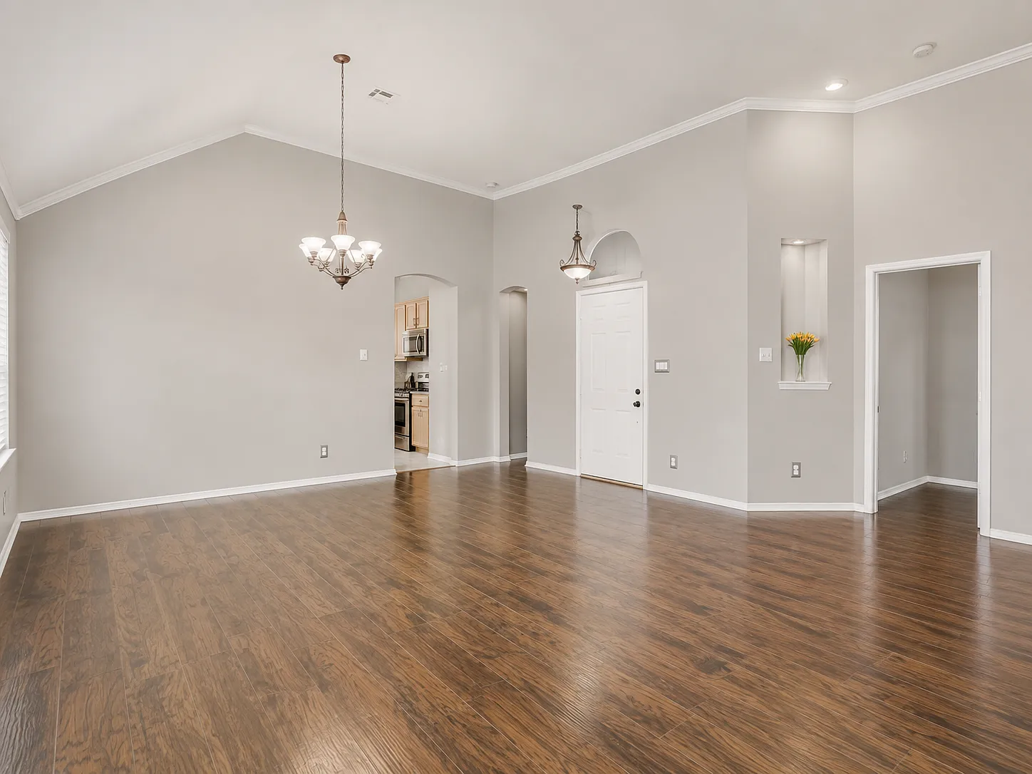 3 bed, 2043 sqft, $2,500 — Photo 4