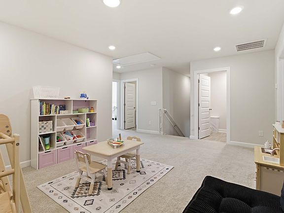 4th image of 218 Crimson Tree Ct