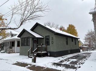 30 Eastchester Ave, Saint Catharines, ON L2P 2V6