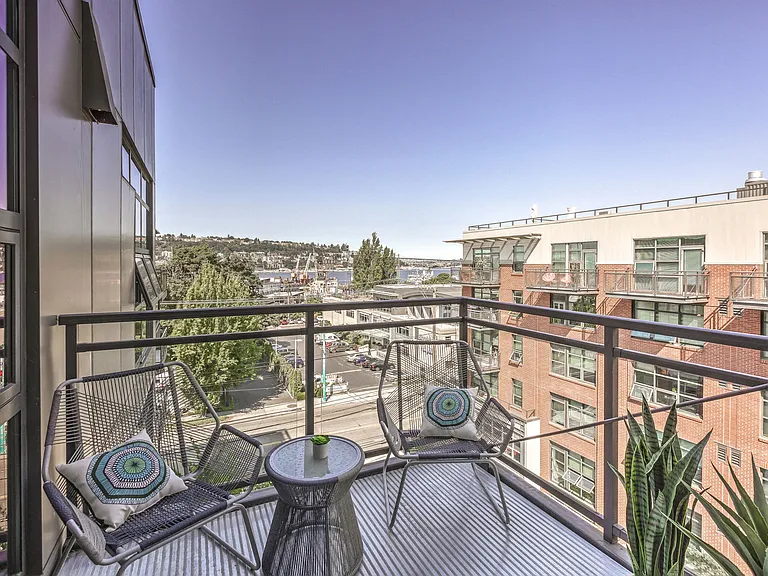 Equinox Apartments — Photo 22