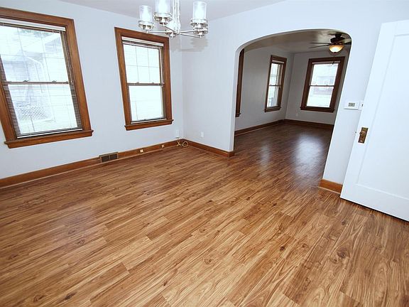 4th image of 2128 Bellevue Ave
