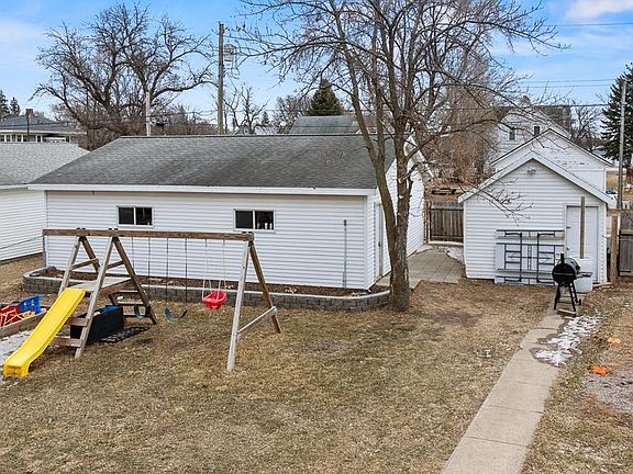 5th image of 205 Ring Ave N