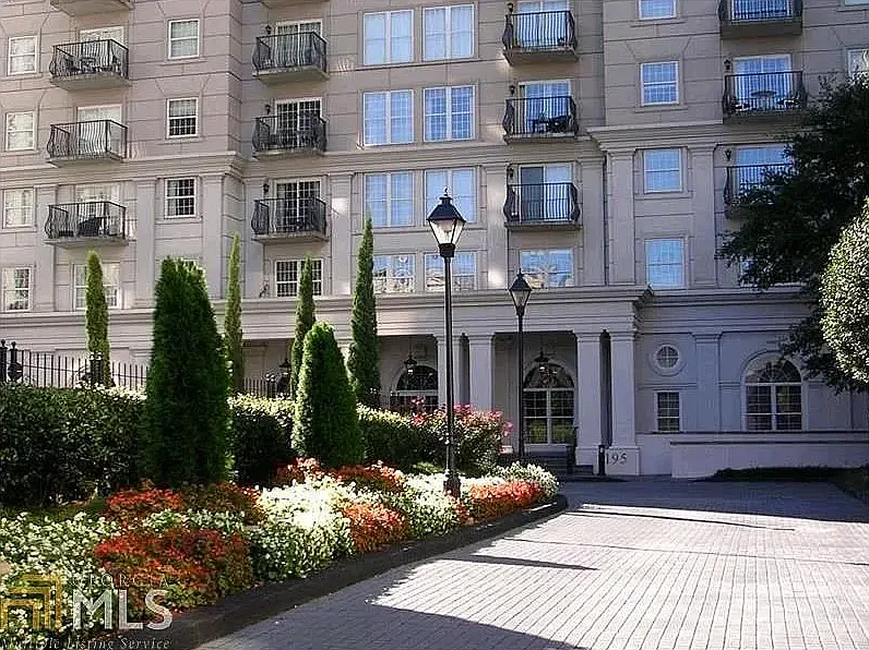 1 bed, 627 sqft, $1,840 — Photo 2