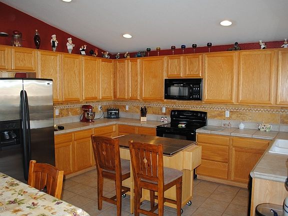 3rd image of 2290 E Augusta Ave