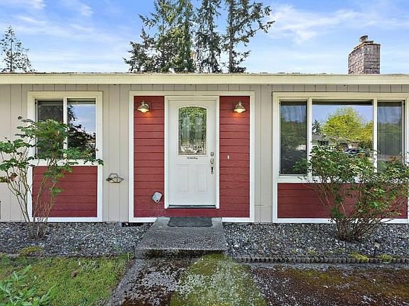 4th image of 8817 Quinault Dr NE