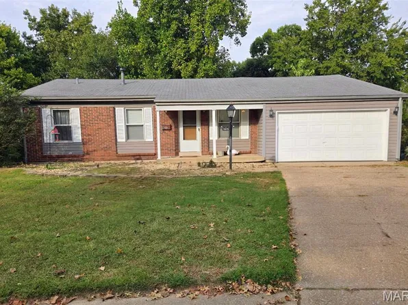 10692 Foxpath Dr, Saint Louis, MO 63137