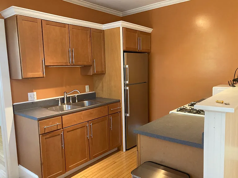 325 Spring St #2 — Photo 4