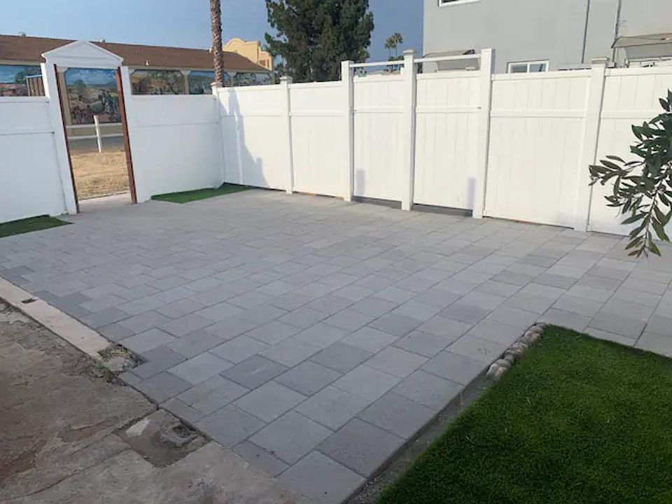 Entrance yard