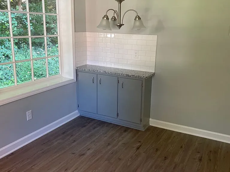 1009 Fenimore St — Photo 5